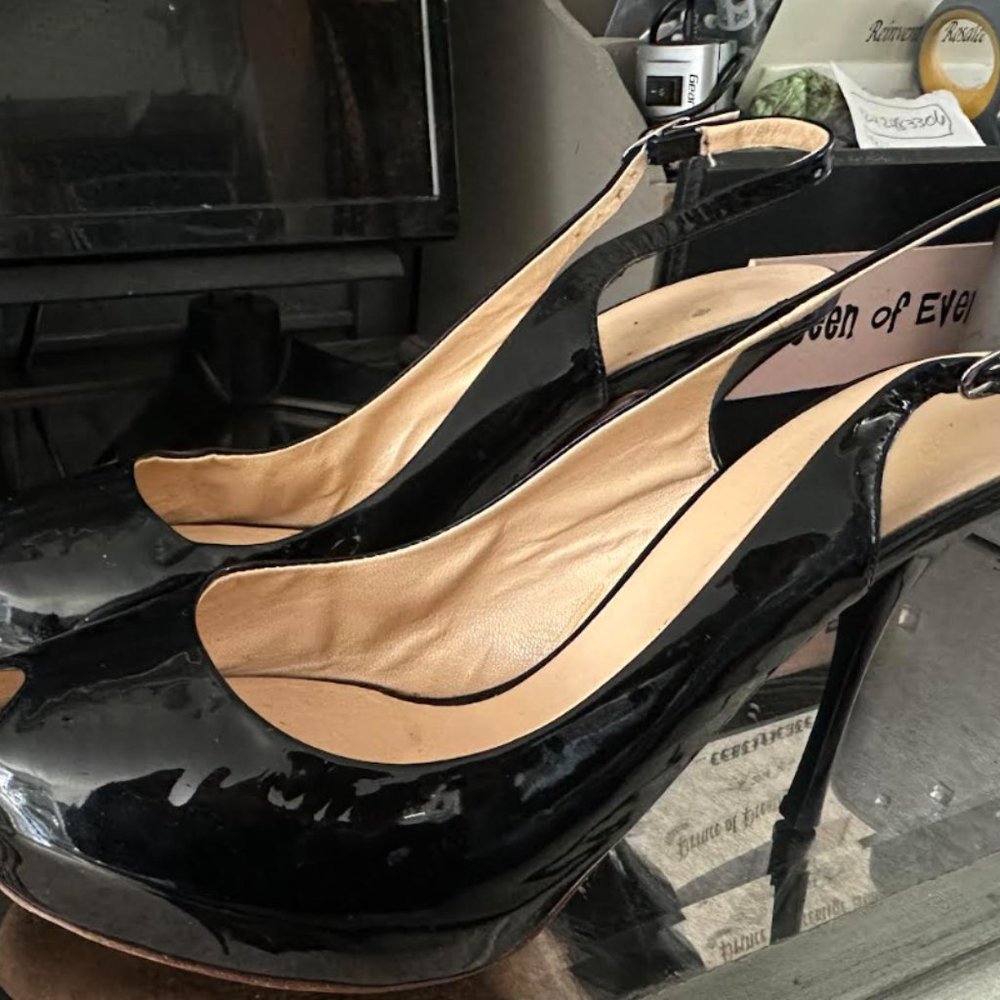 PATENT LEATHER ITALIAN BLACK HEELS